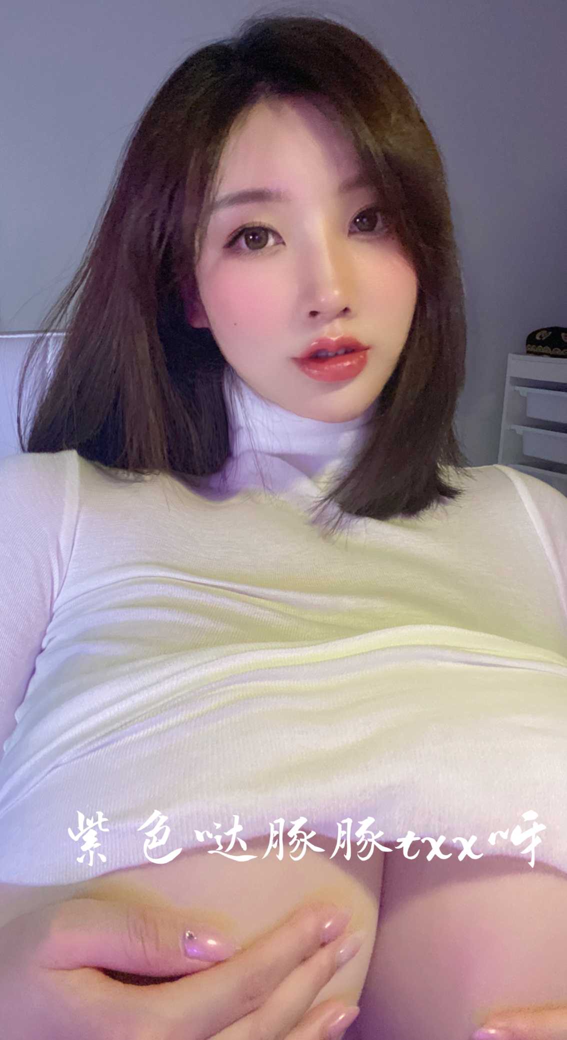 紫色哒豚豚